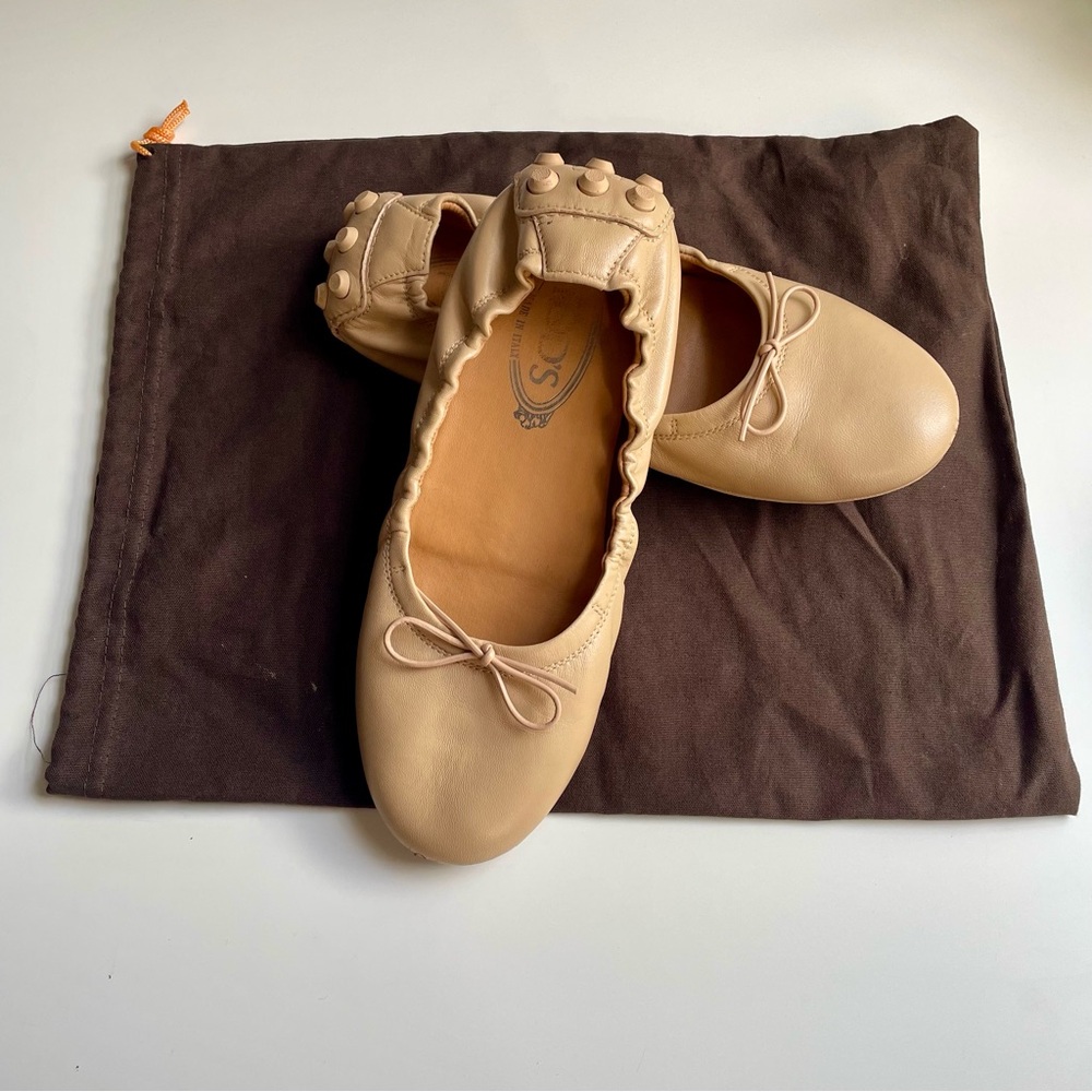 Tod's Beige Leather Ballet Flats with Pebble Heel Detail